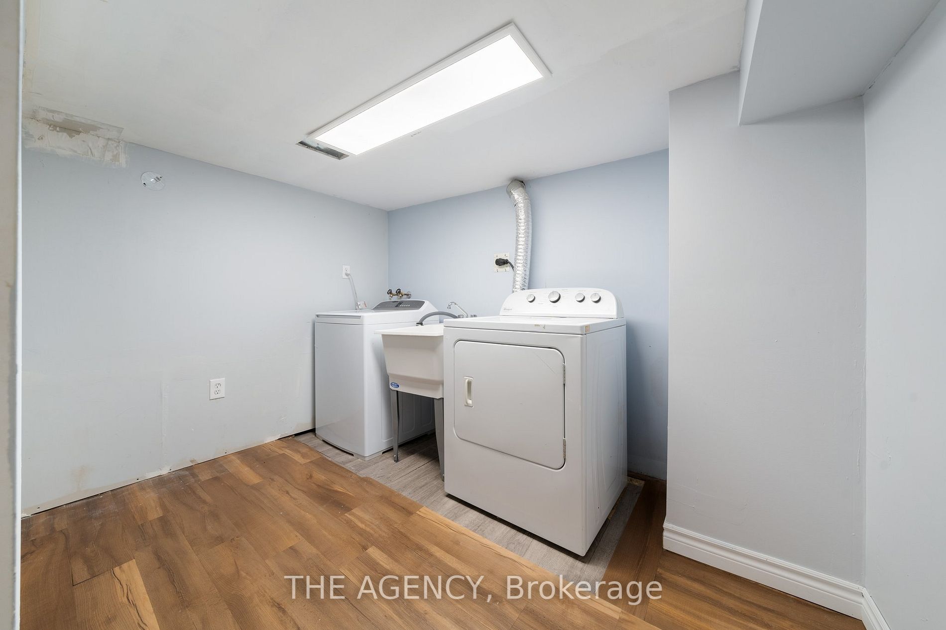 147 Dundas St