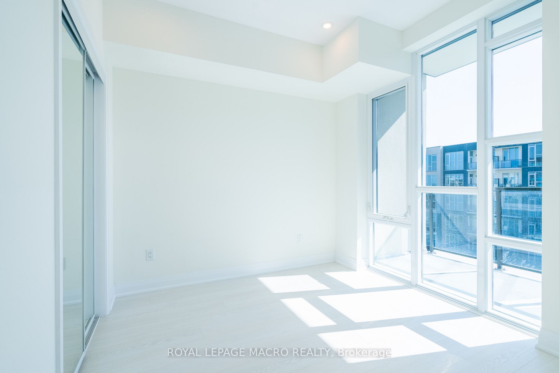 16 Concord Pl, #547