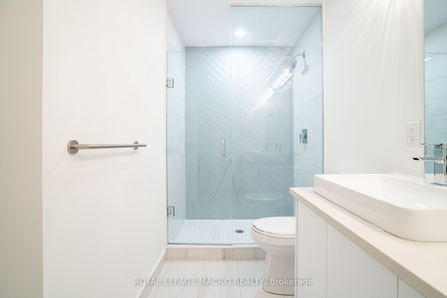 16 Concord Pl, #547