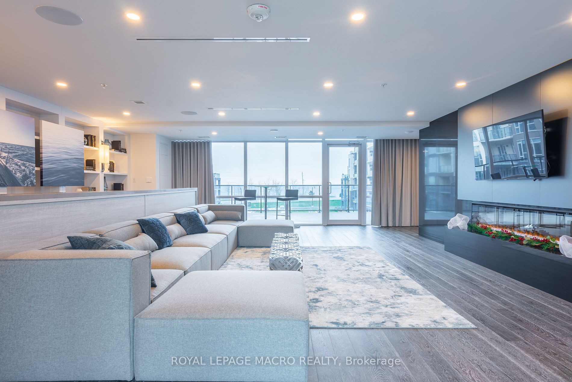 16 Concord Pl, #547