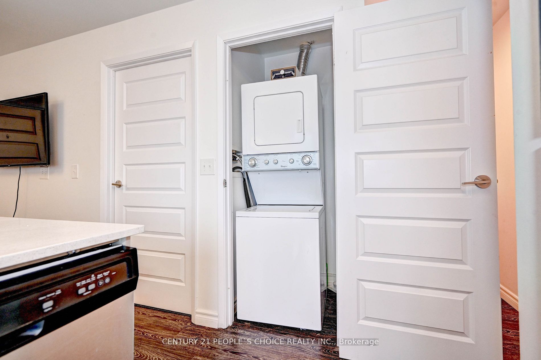 158 King St N, #907