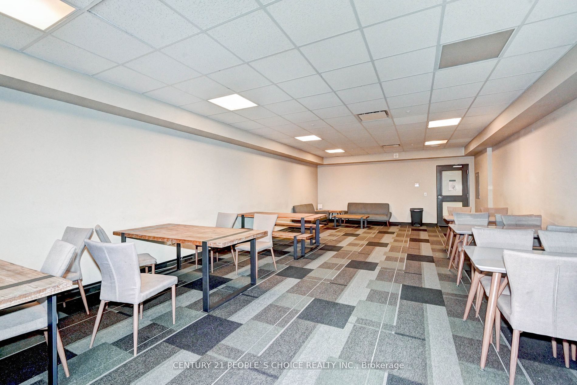 158 King St N, #907