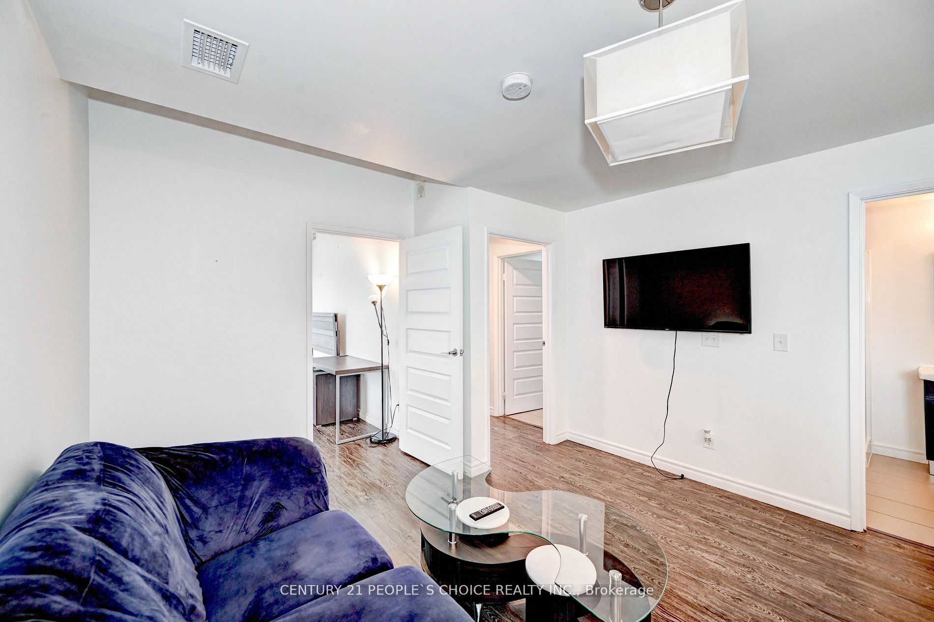 158 King St N, #907