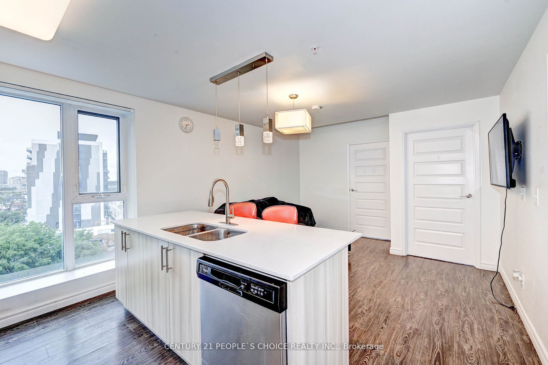 158 King St N, #907