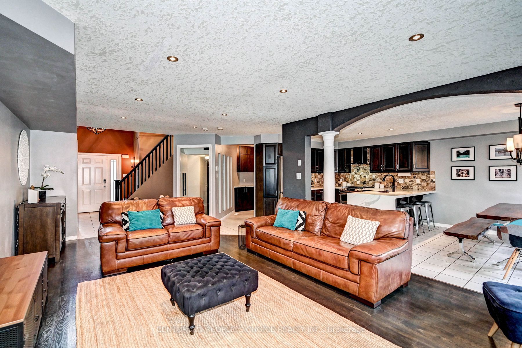 52 Grey Oak Dr