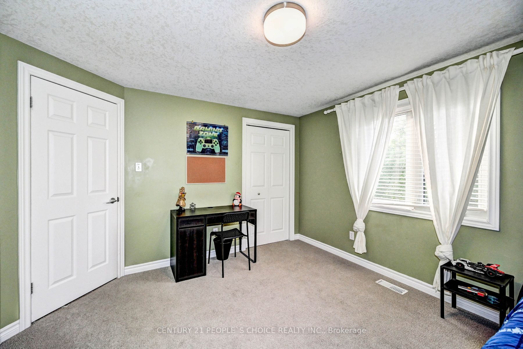 52 Grey Oak Dr