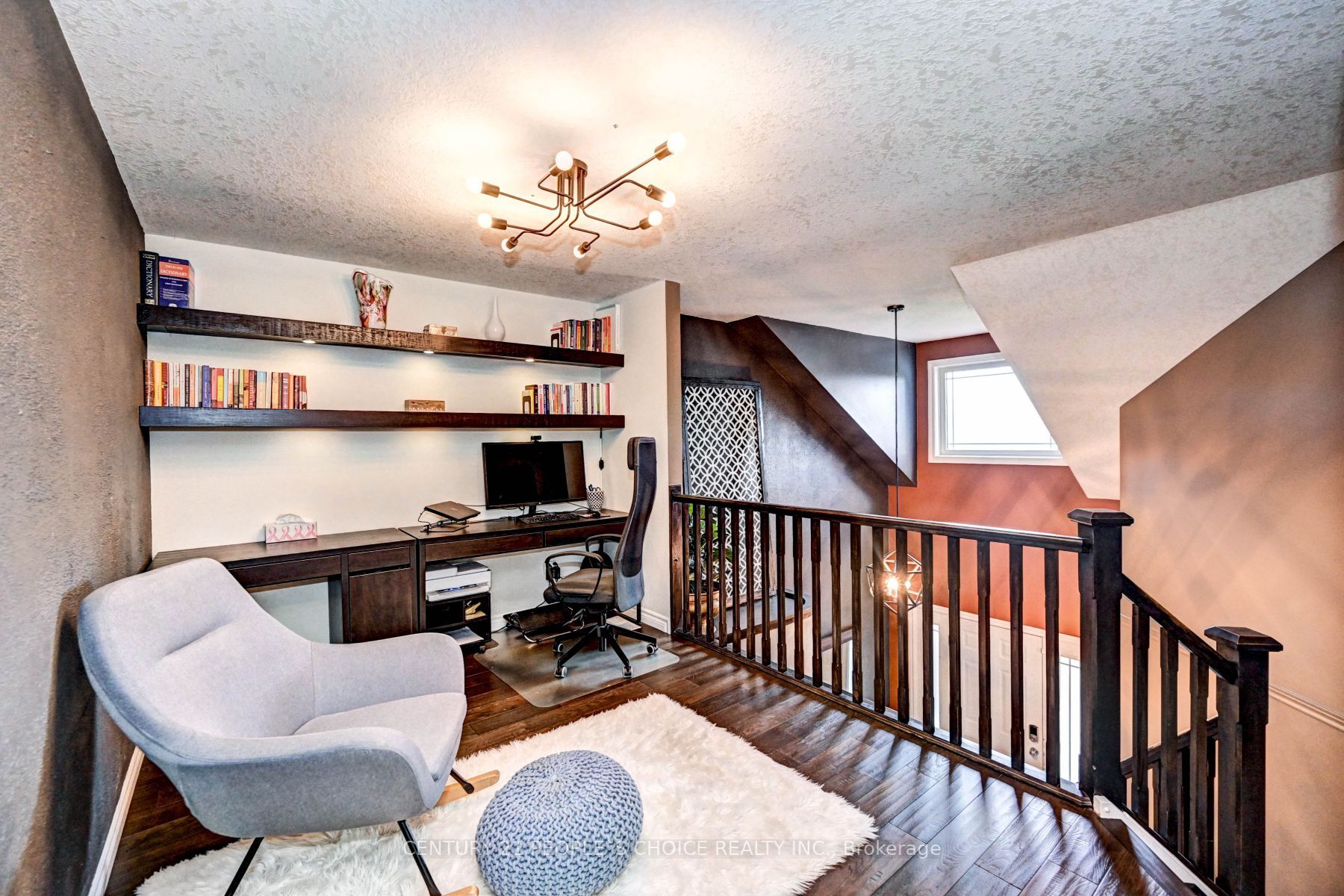 52 Grey Oak Dr
