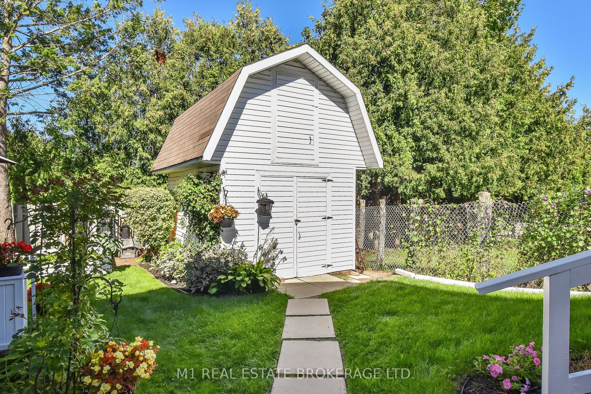 77 Mountford Dr