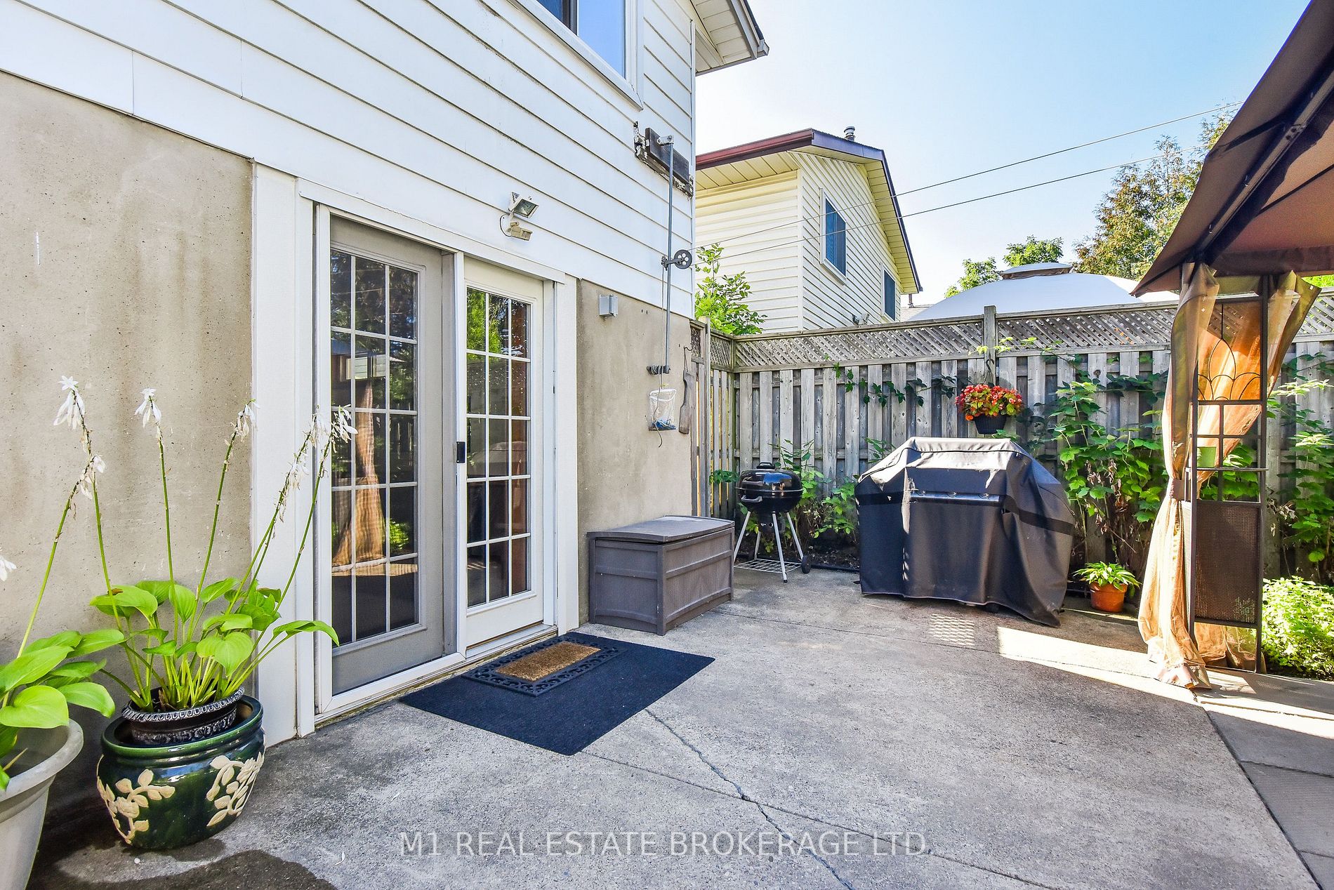 77 Mountford Dr