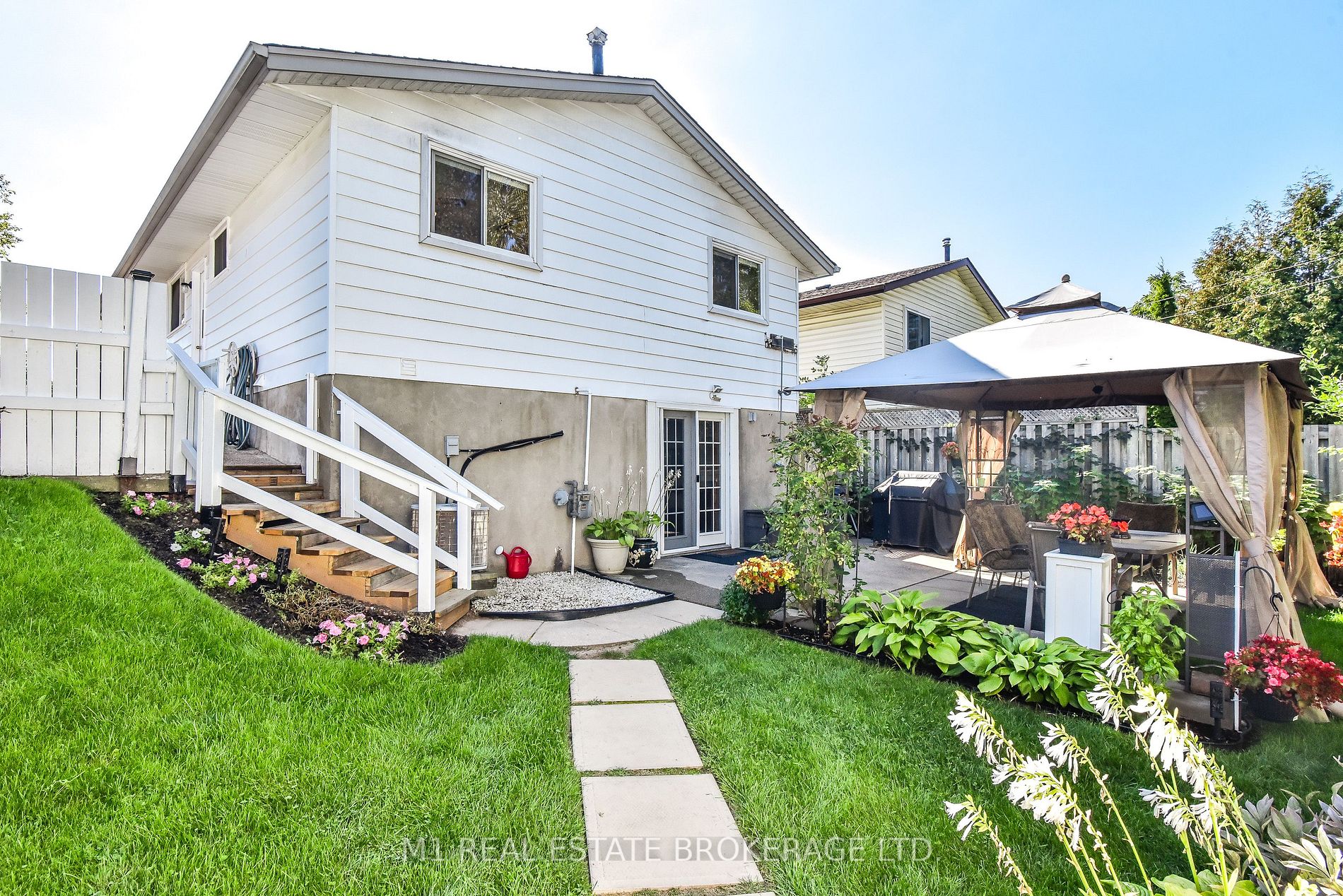 77 Mountford Dr