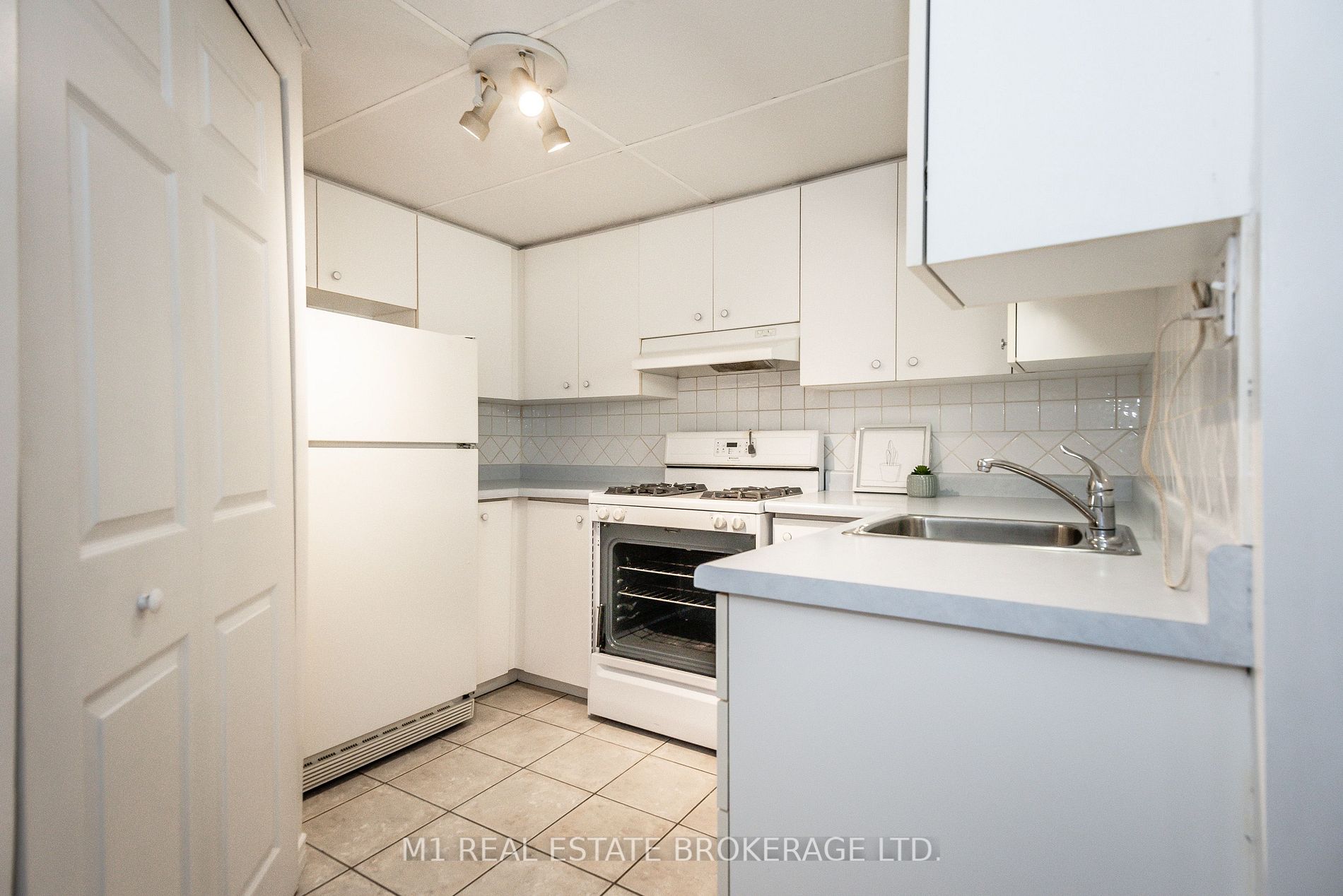 77 Mountford Dr