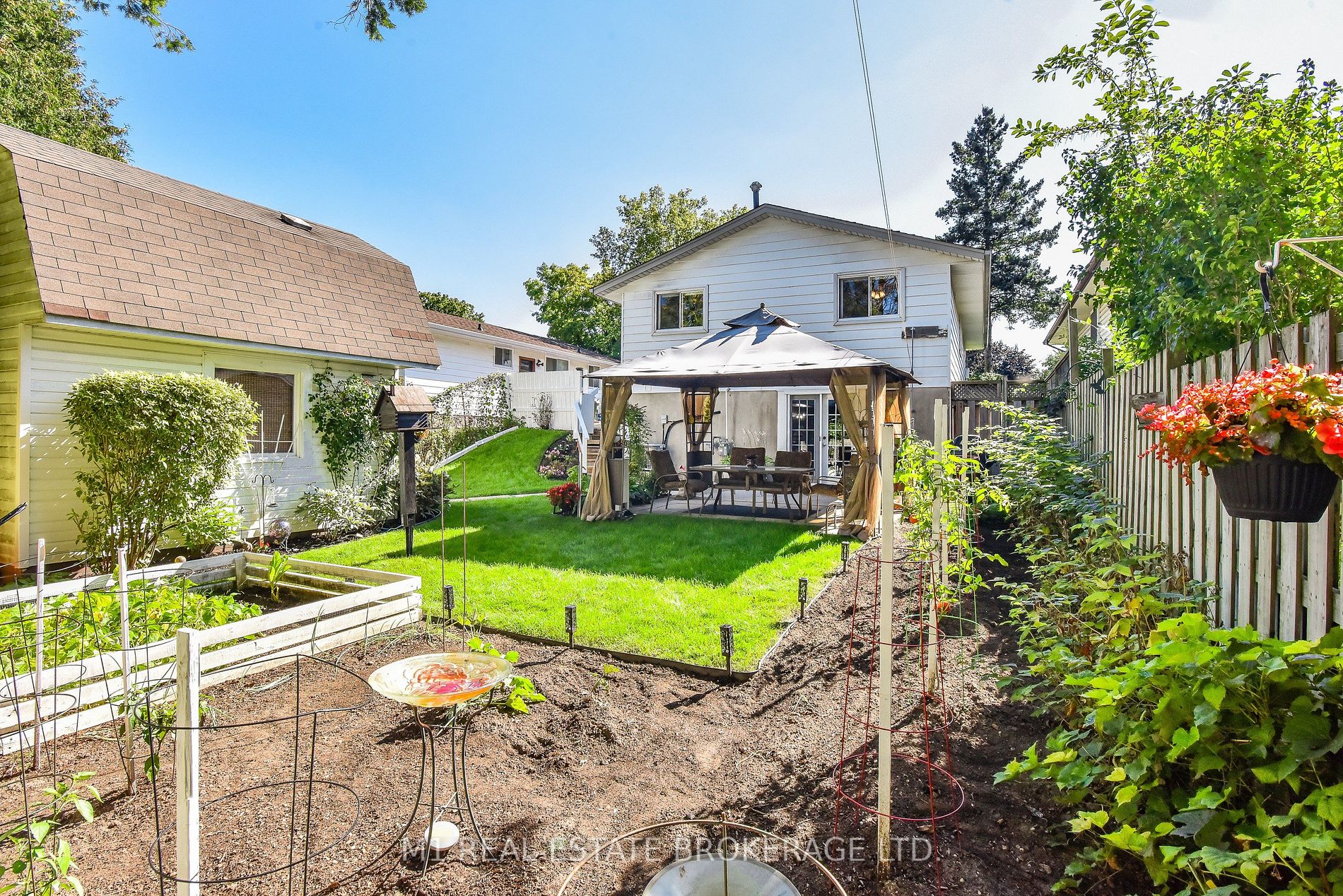 77 Mountford Dr