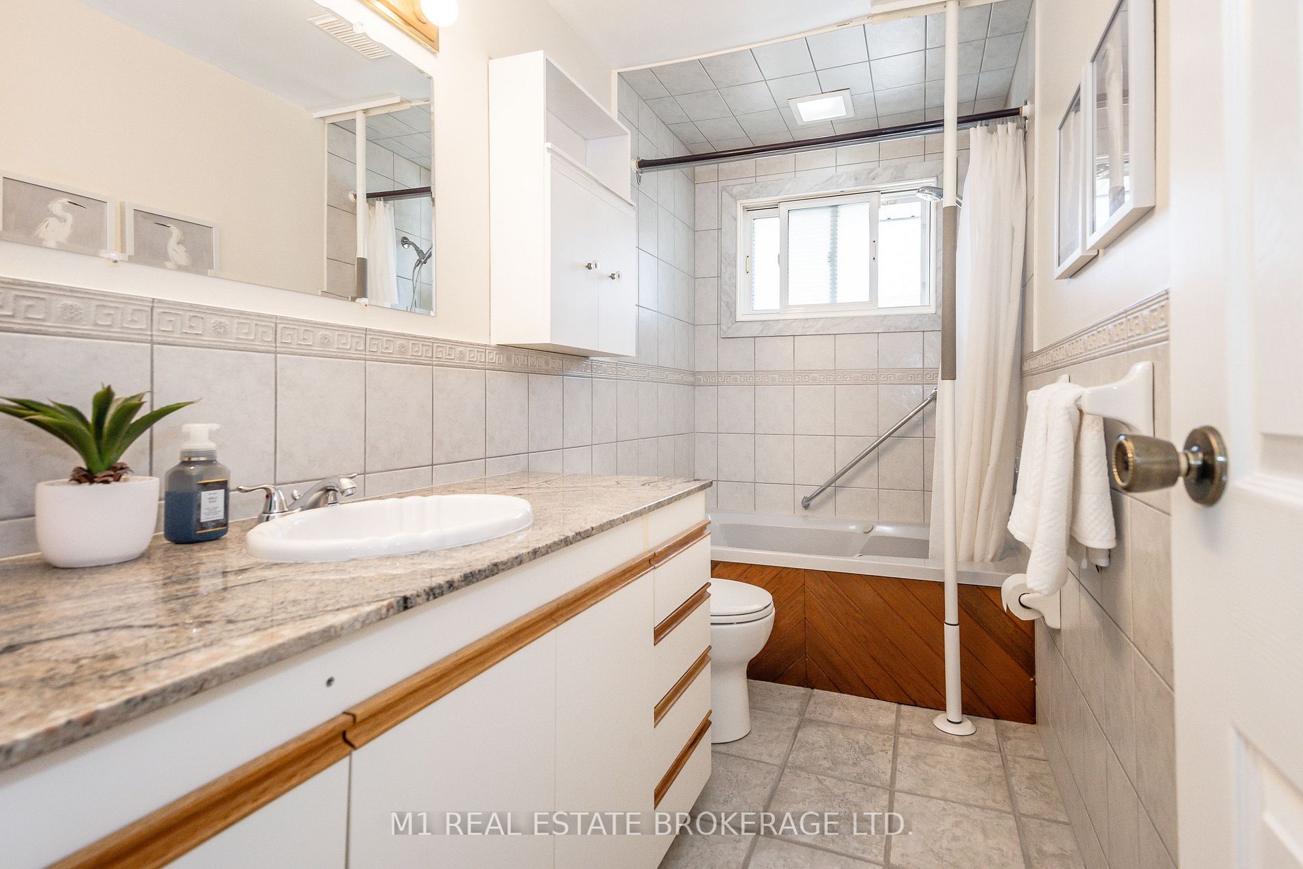 77 Mountford Dr