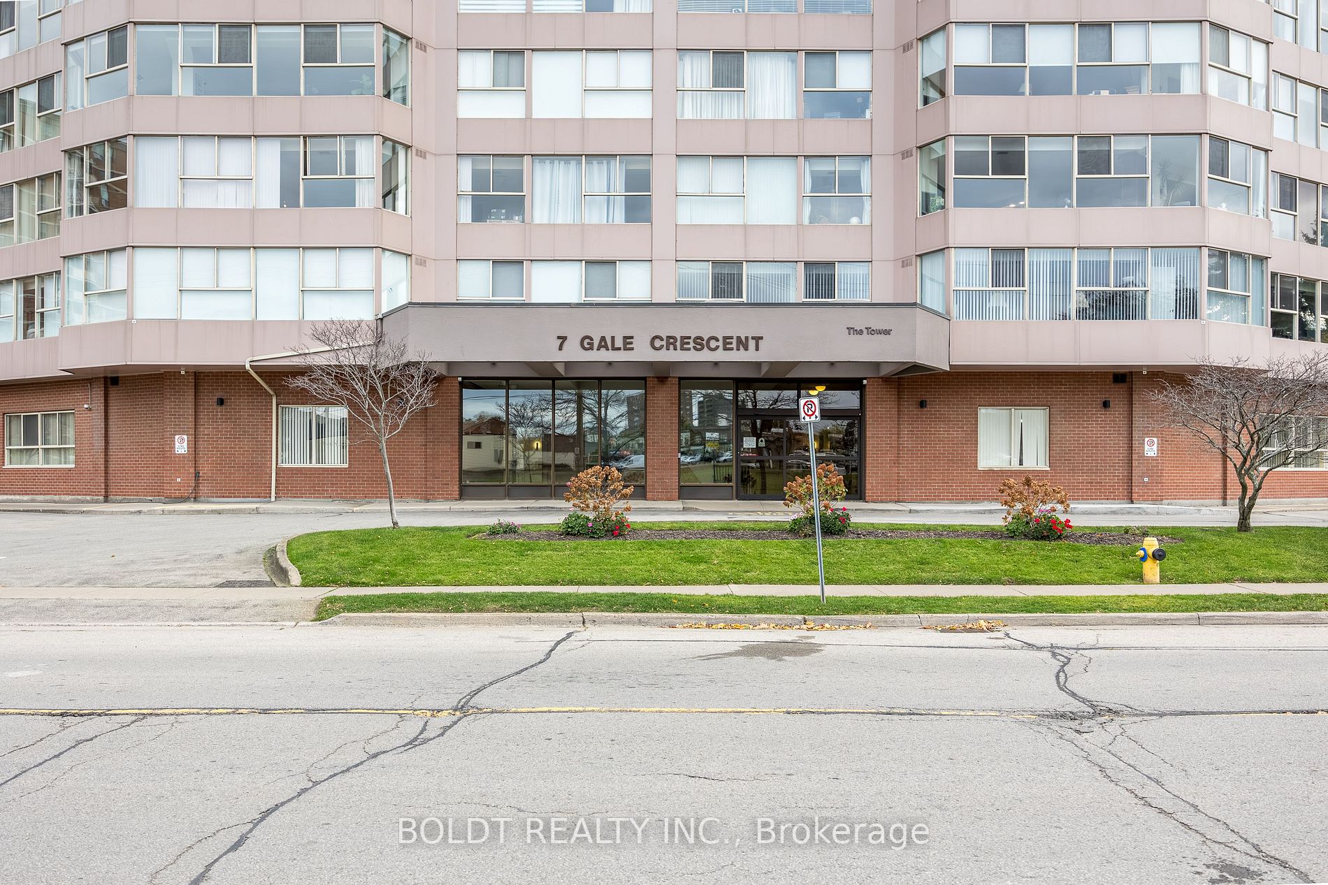 7 Gale Cres, #604