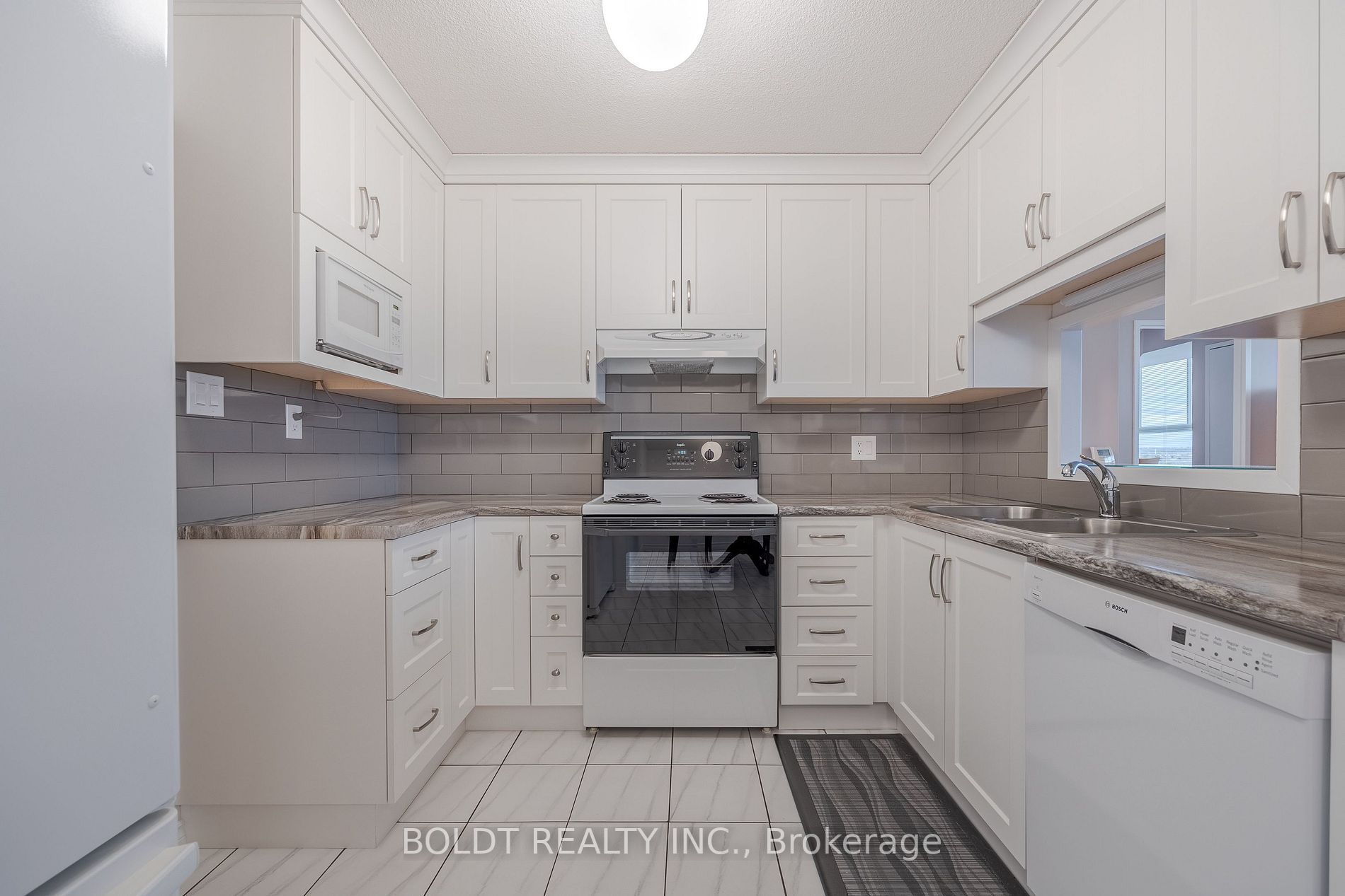 7 Gale Cres, #604