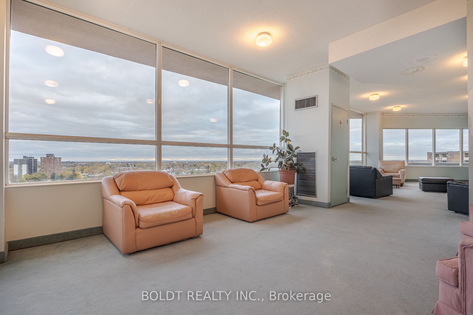 7 Gale Cres, #604