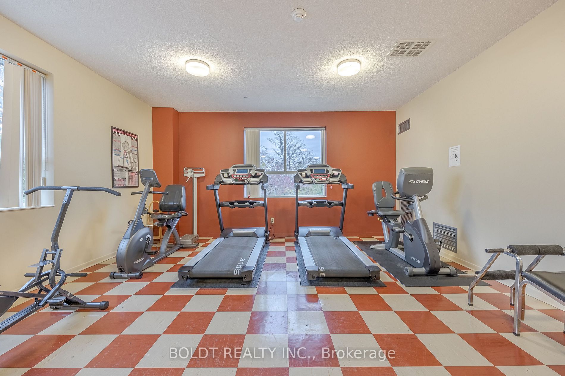 7 Gale Cres, #604
