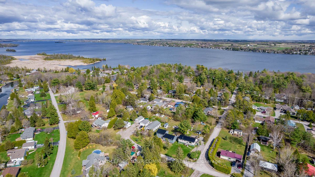 24 Oakwood Dr