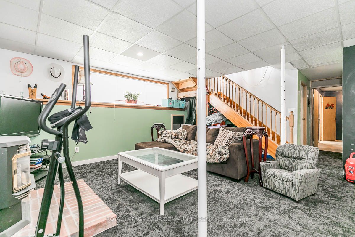 24 Oakwood Dr