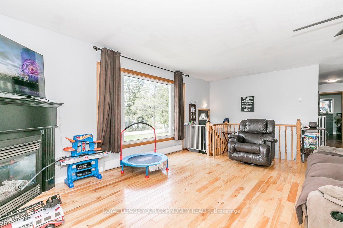 24 Oakwood Dr