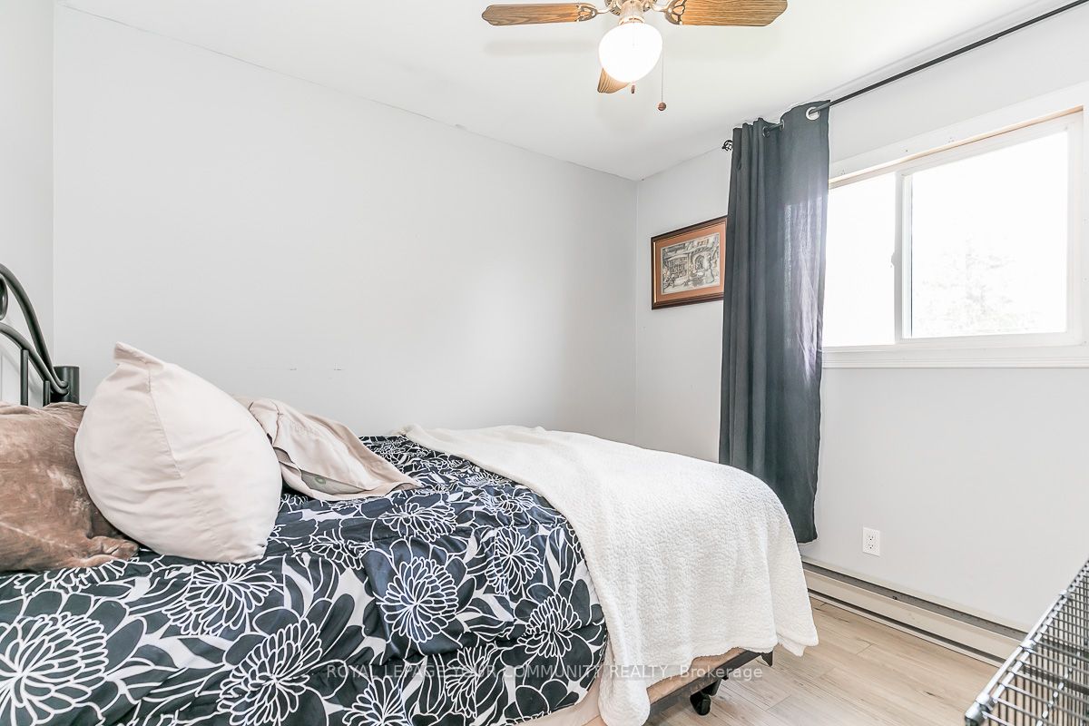 24 Oakwood Dr