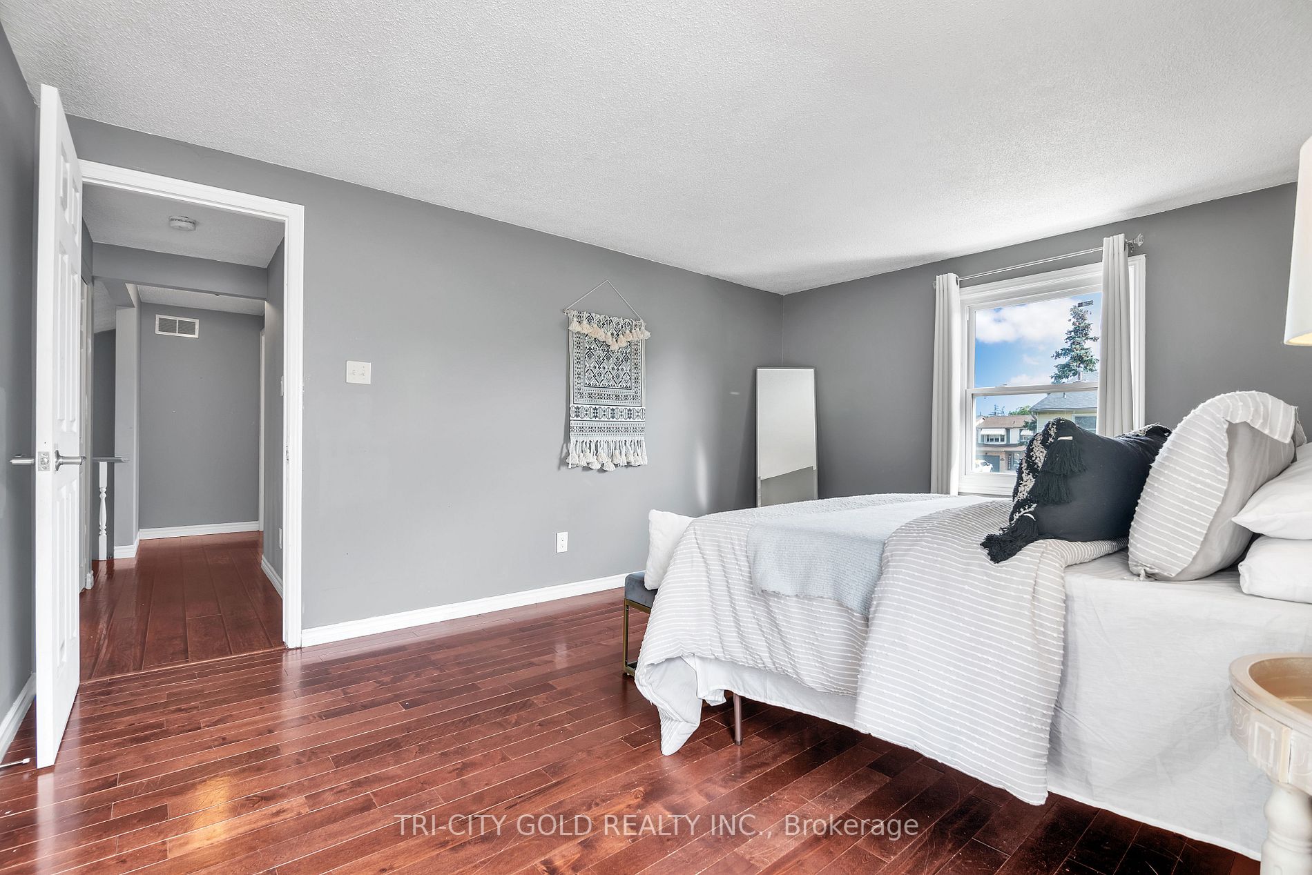 69 Dalton Cres
