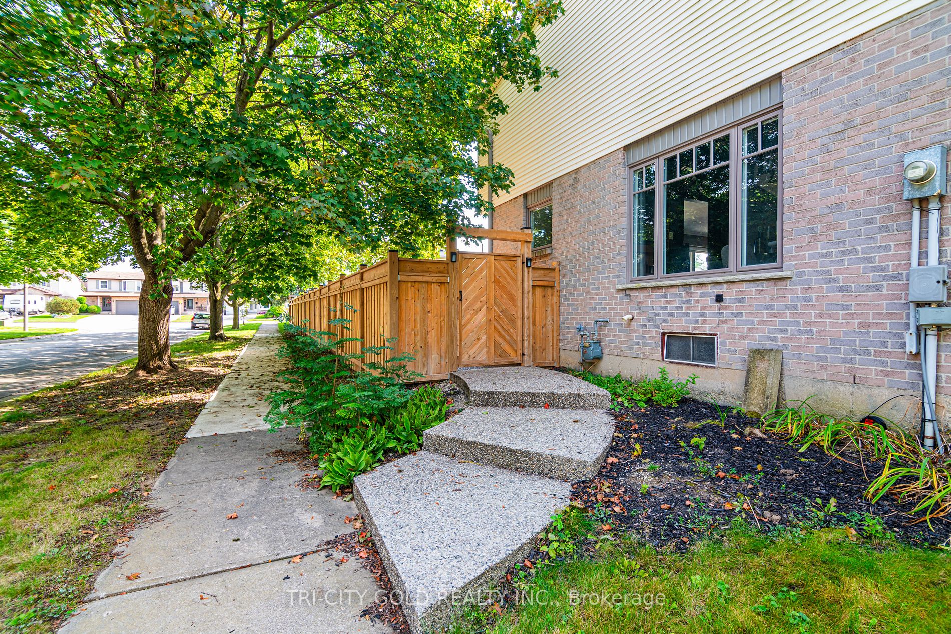 69 Dalton Cres