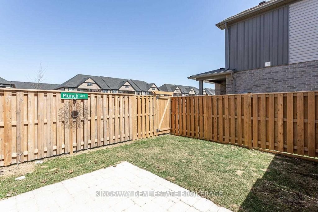 3 Nieson St