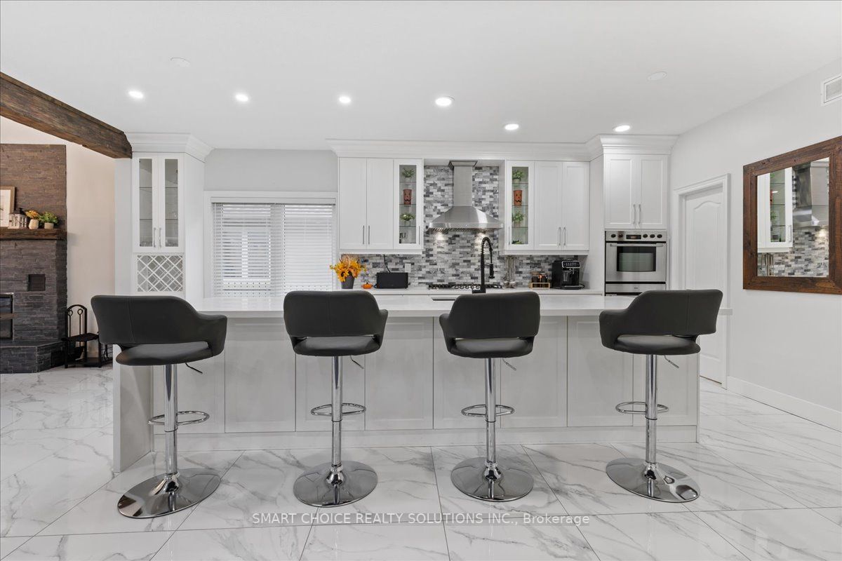 15 Pioneer Ridge Dr