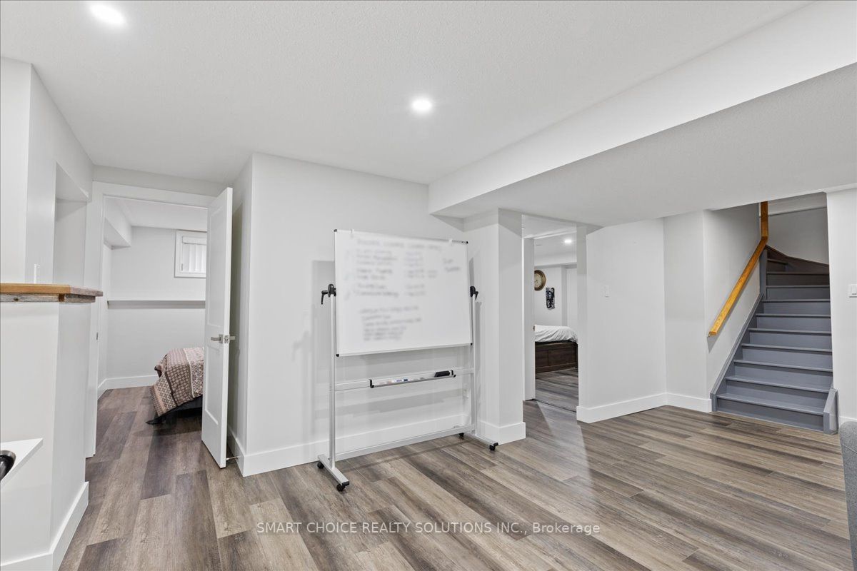15 Pioneer Ridge Dr