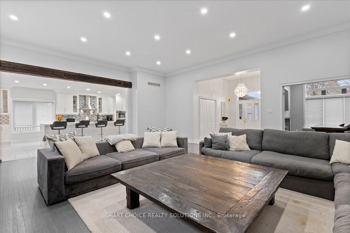 15 Pioneer Ridge Dr