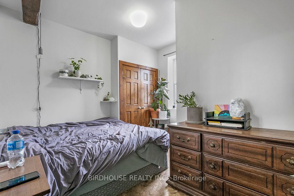 14 Francis St E