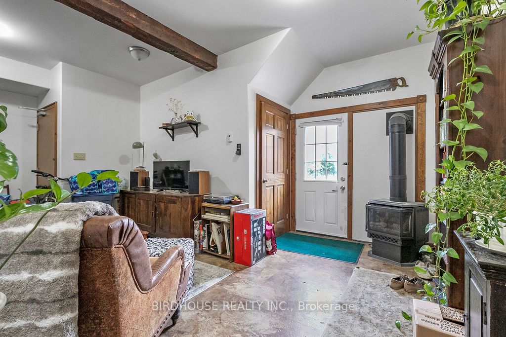 14 Francis St E