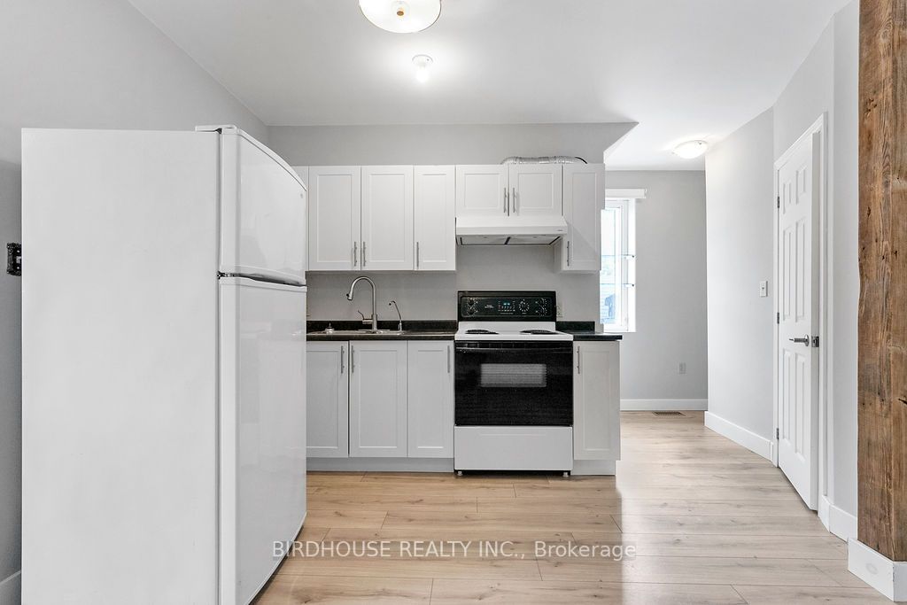 14 Francis St E