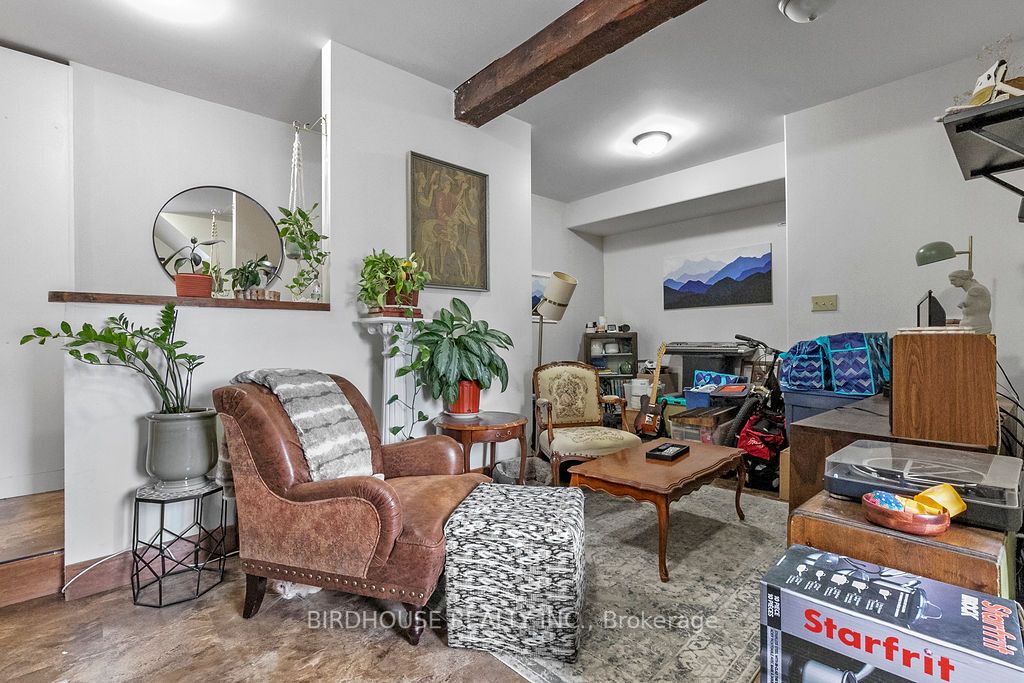 14 Francis St E