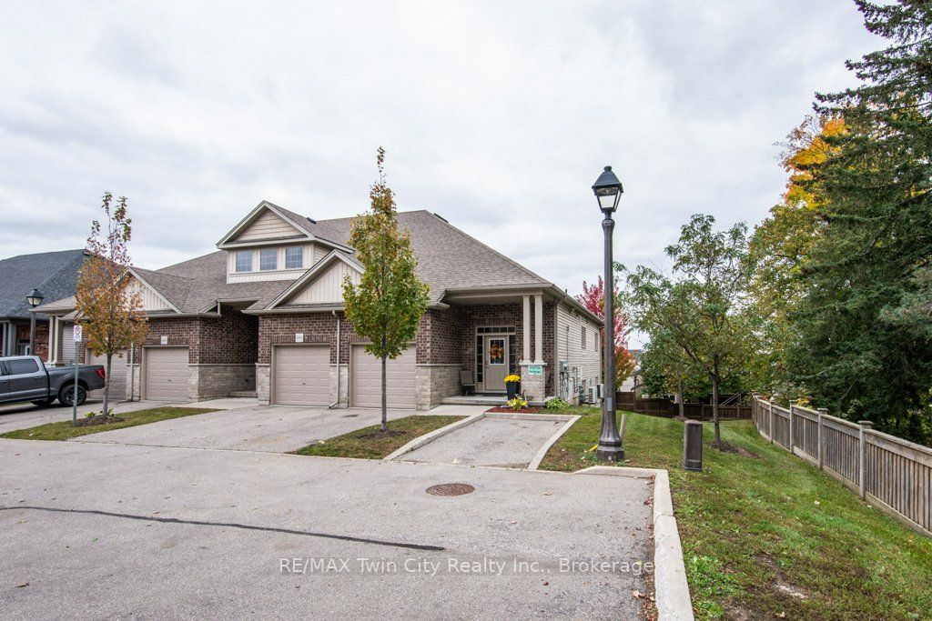 215 Rachel Cres, #B