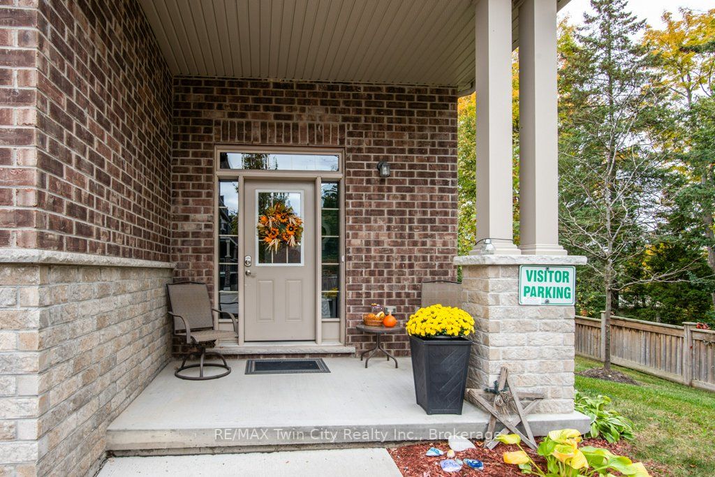 215 Rachel Cres, #B