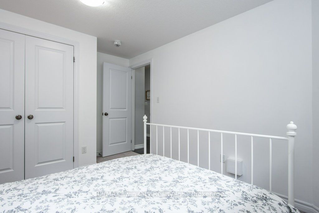 215 Rachel Crescent, #B