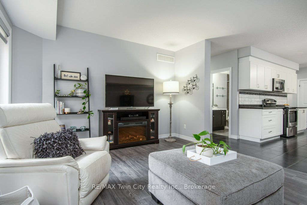 215 Rachel Crescent, #B