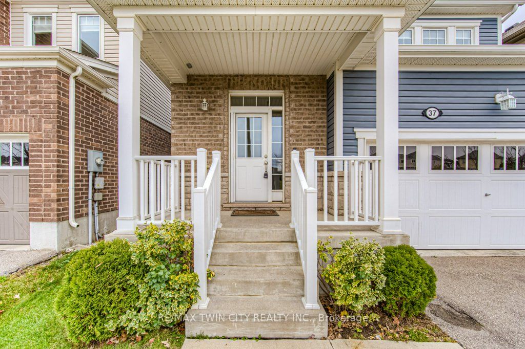 37 Ludolph St