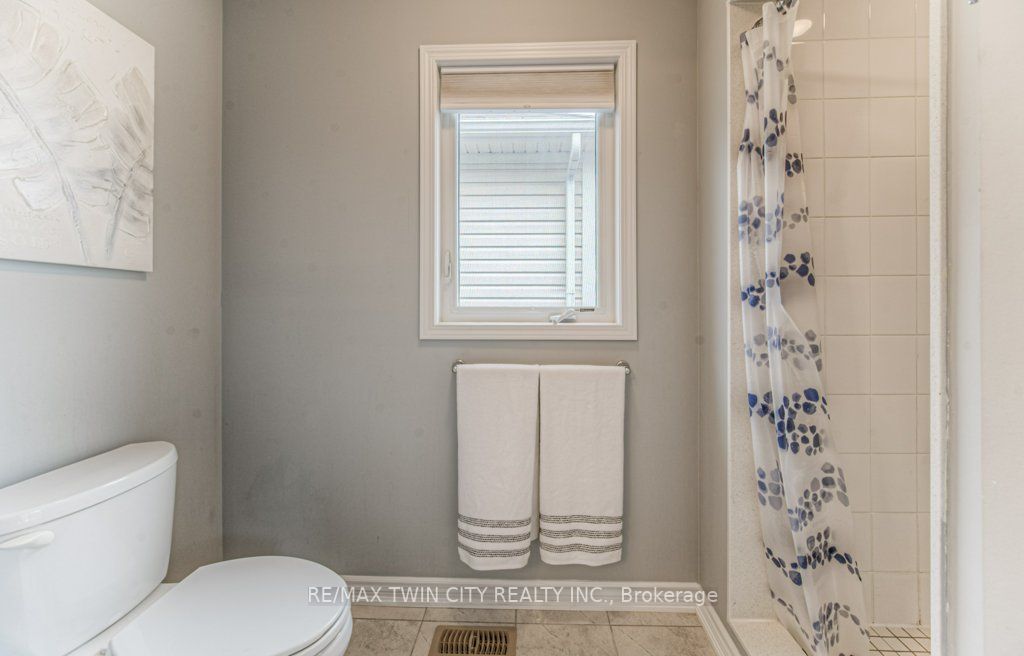 37 Ludolph St