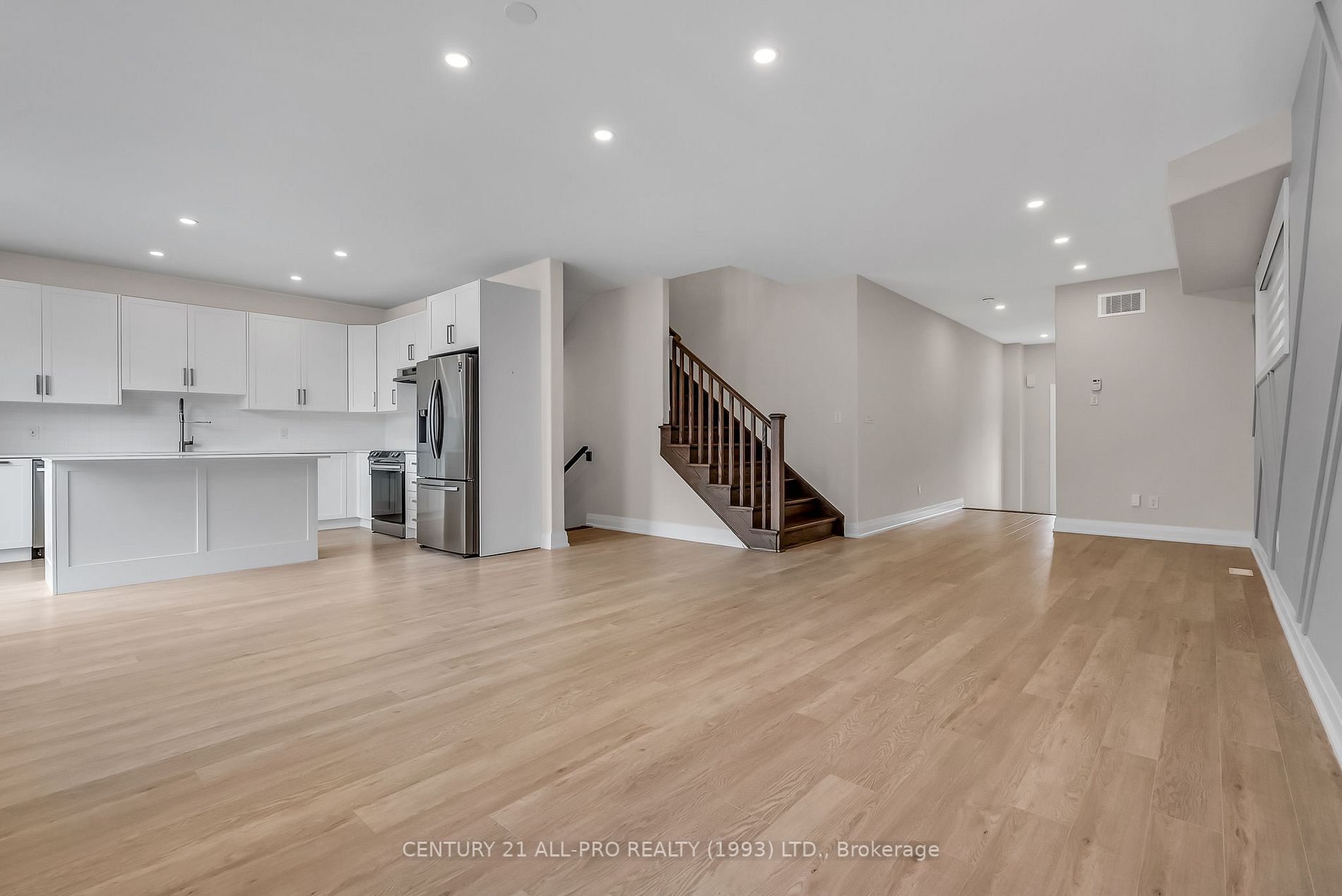 12 Fairhurst St