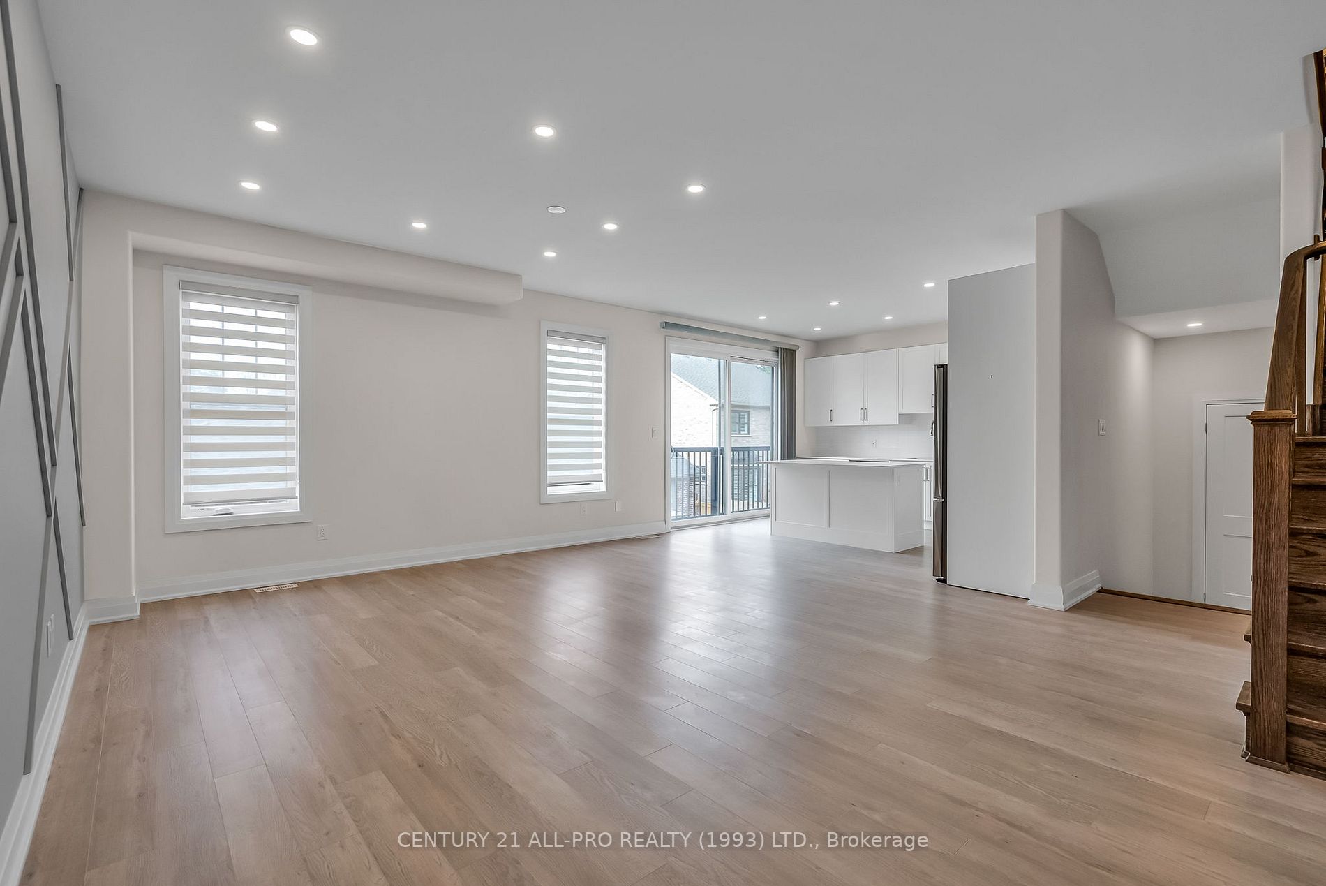 12 Fairhurst St