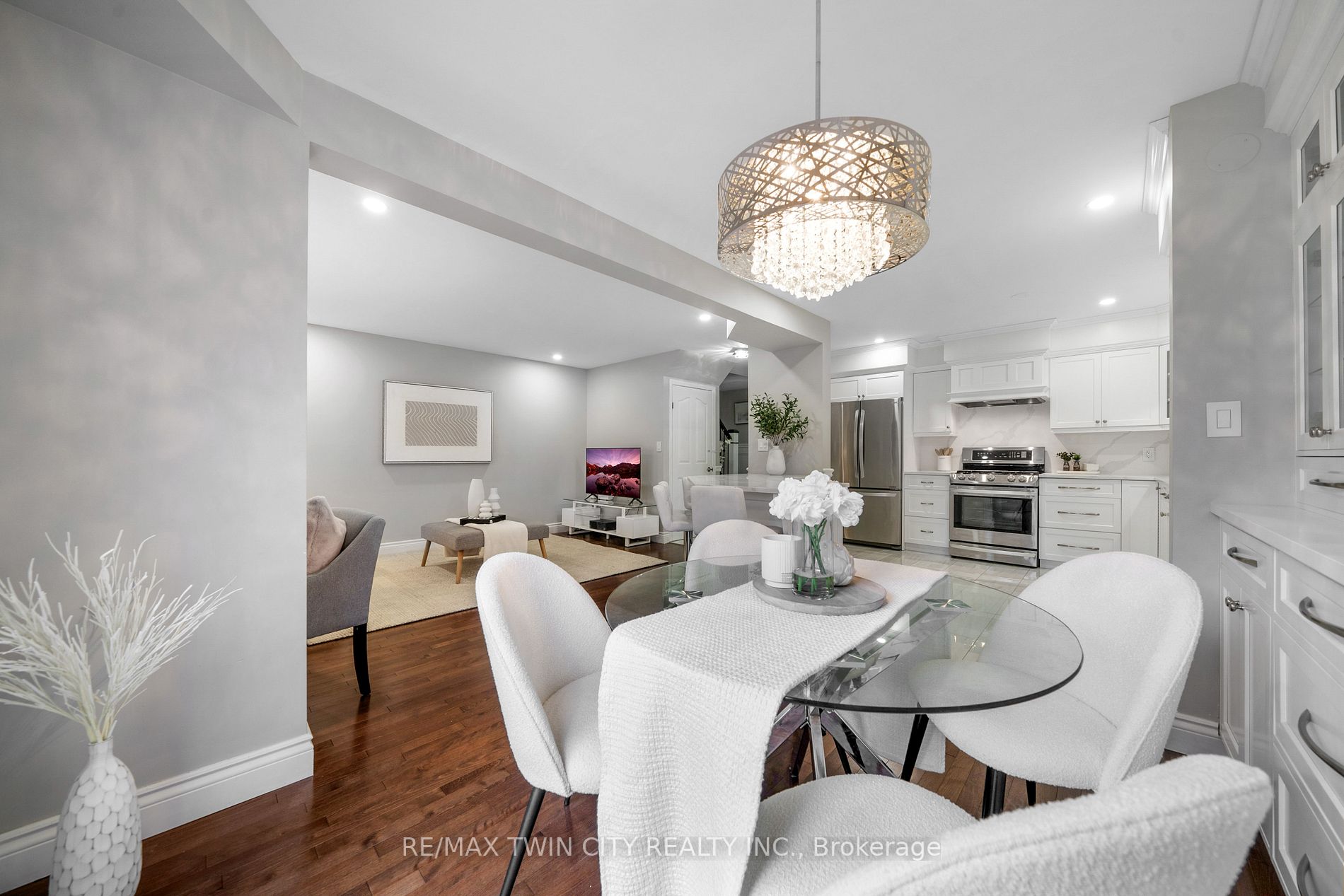 274 Huck Cres