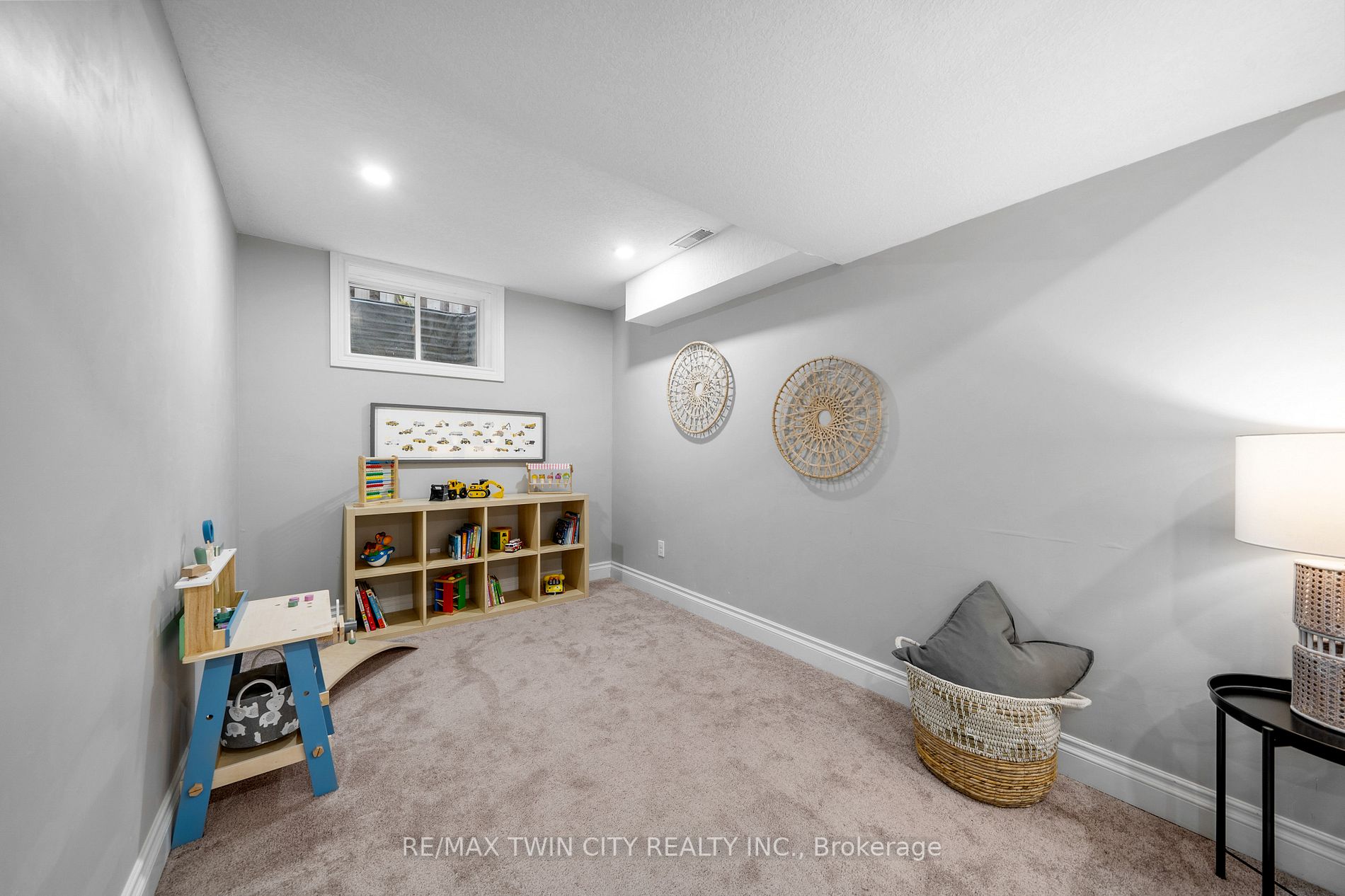 274 Huck Cres