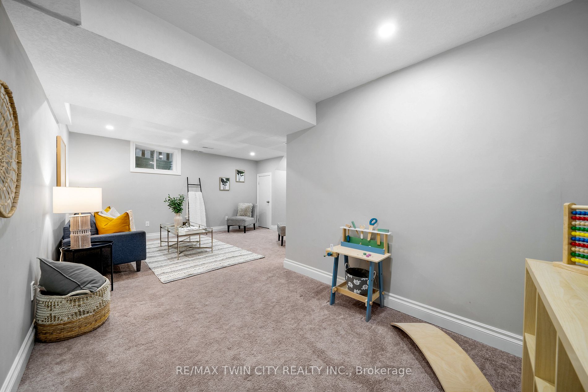 274 Huck Cres