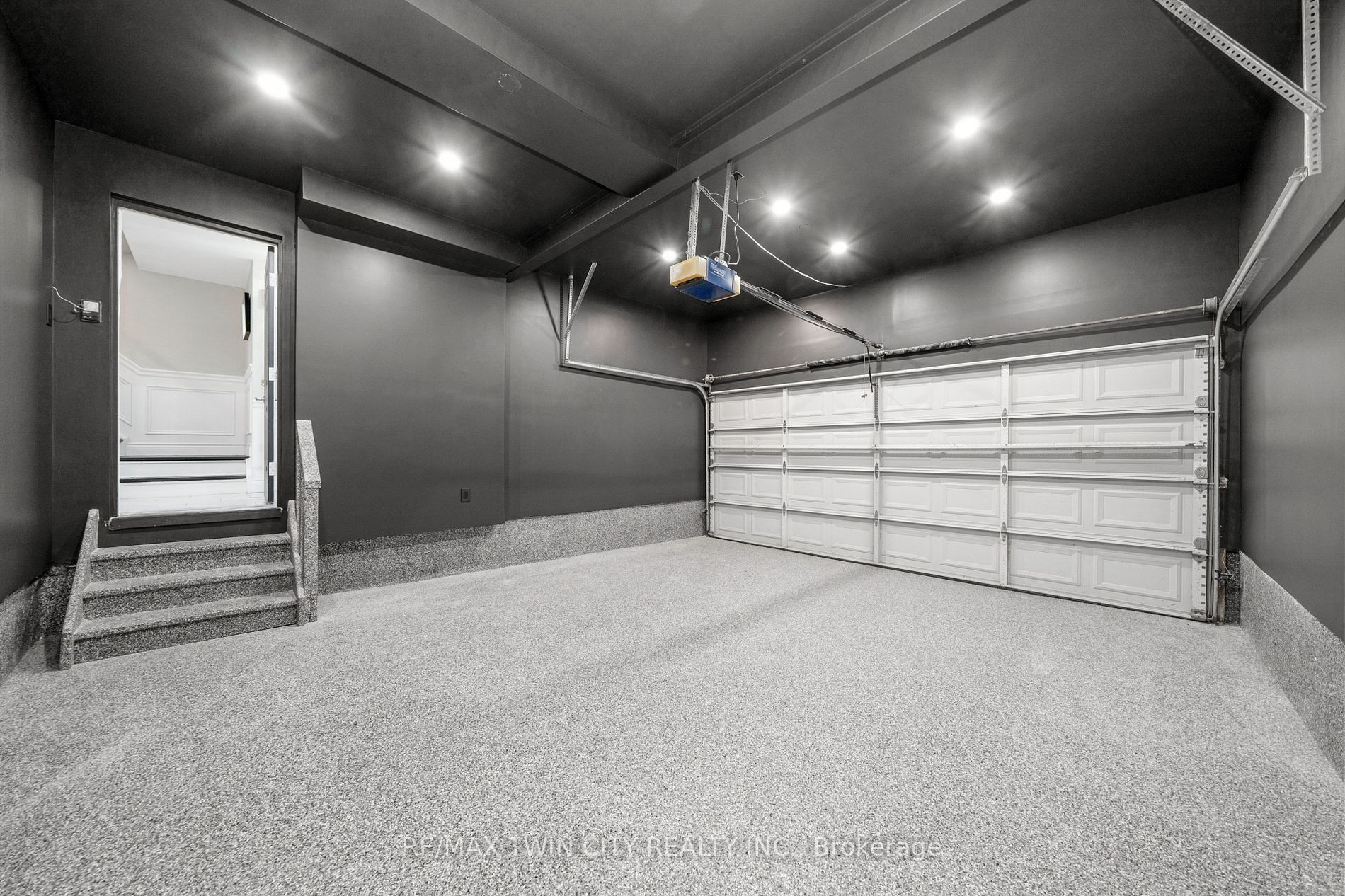 274 Huck Cres
