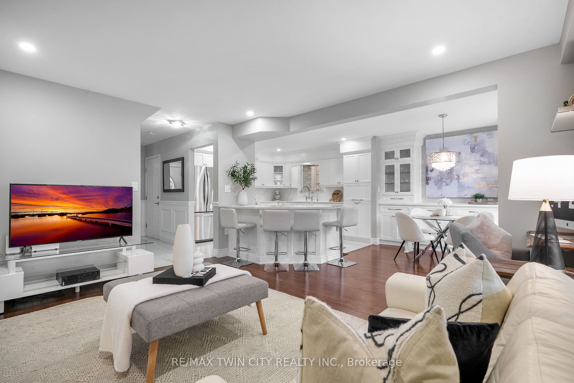 274 Huck Cres