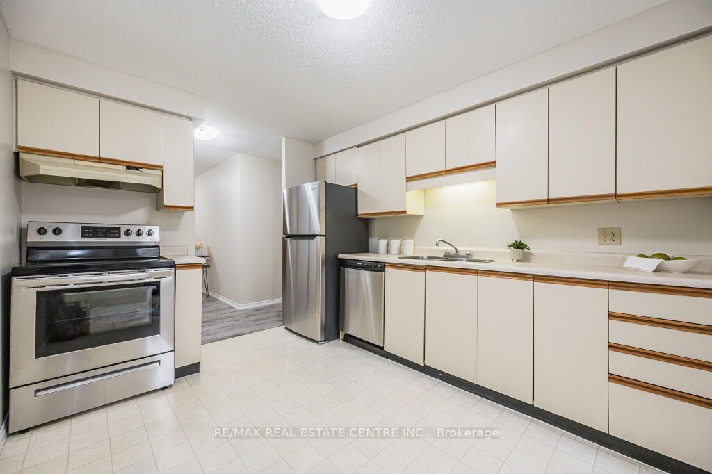55 Green Valley Dr, #412