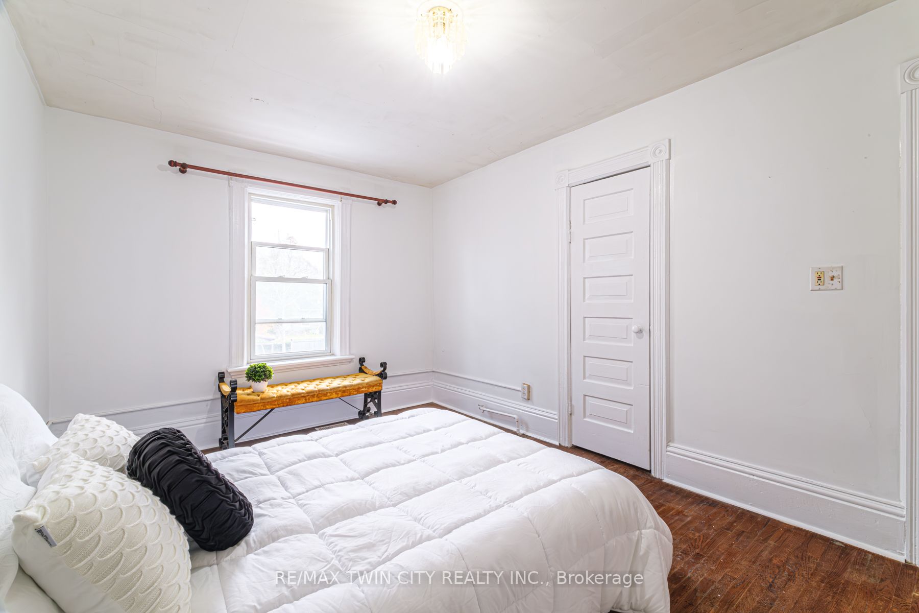 52 Rose Ave